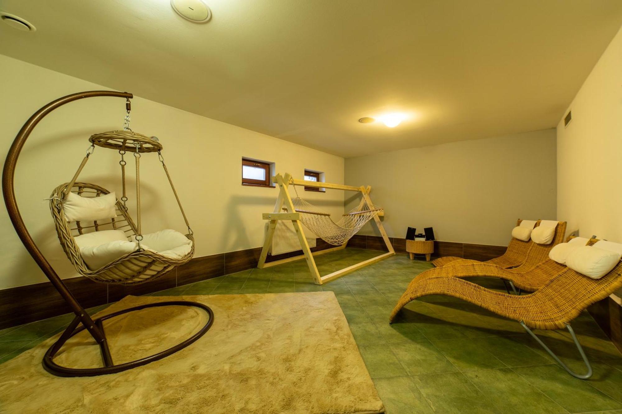 Hotel Liptov Holiday *** Liptovsky Trnovec Exterior photo
