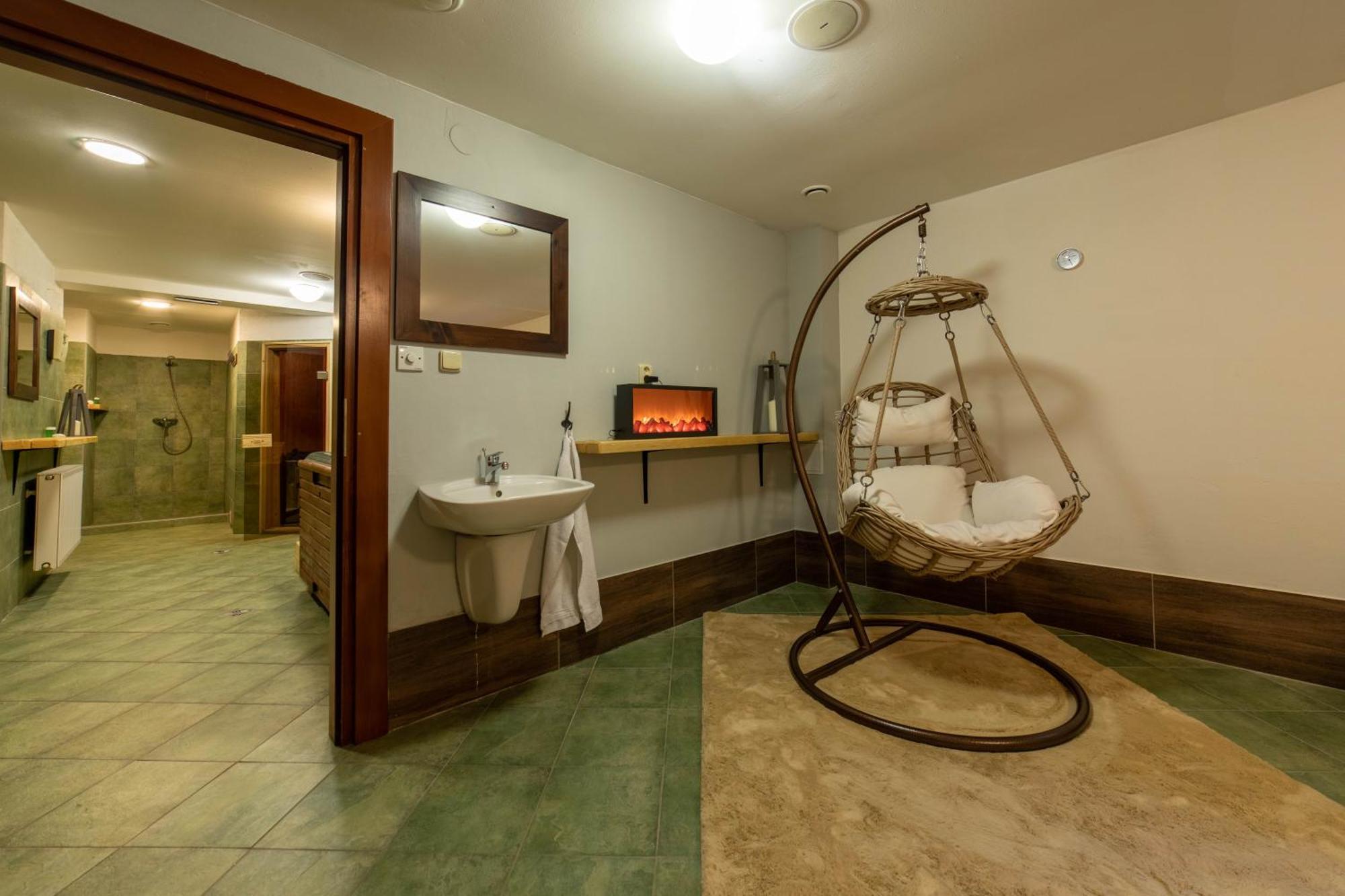 Hotel Liptov Holiday *** Liptovsky Trnovec Exterior photo